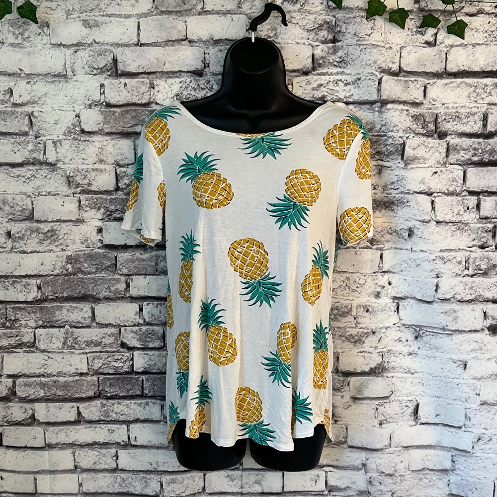 Viamor White with Pineapple Print Back Tie Shirt Size Small